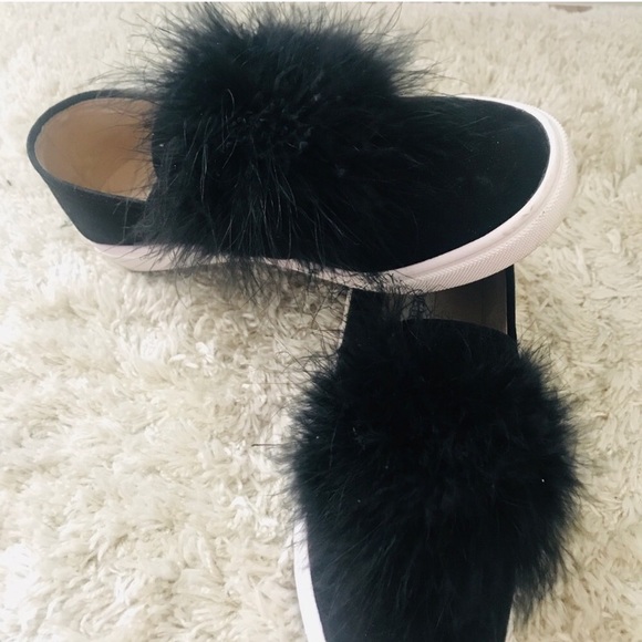 Steve Madden Shoes - NEW! Steve Madden Emily Pom Shoes